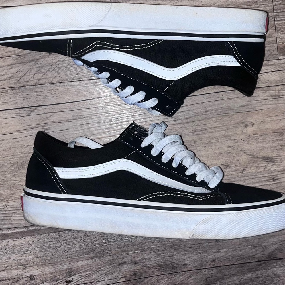 Vans Authentic Men’s 7.5/Women’s 9 Shoes